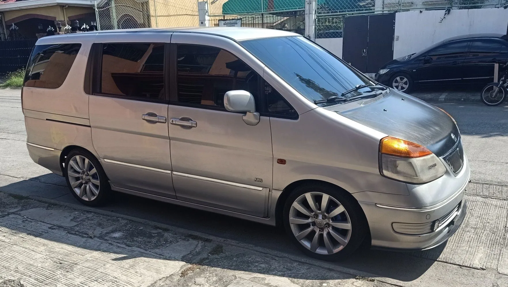 /img/49451-diecast-nissan-serena-c24-display.webp