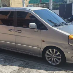 /img/49451-diecast-nissan-serena-c24-display.webp