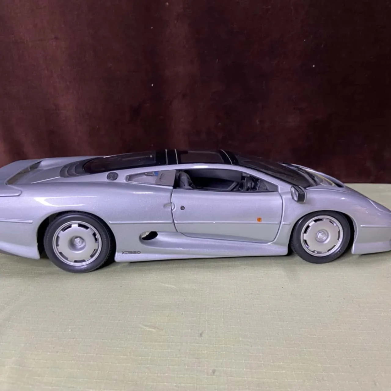49453 diecast xj220 featured