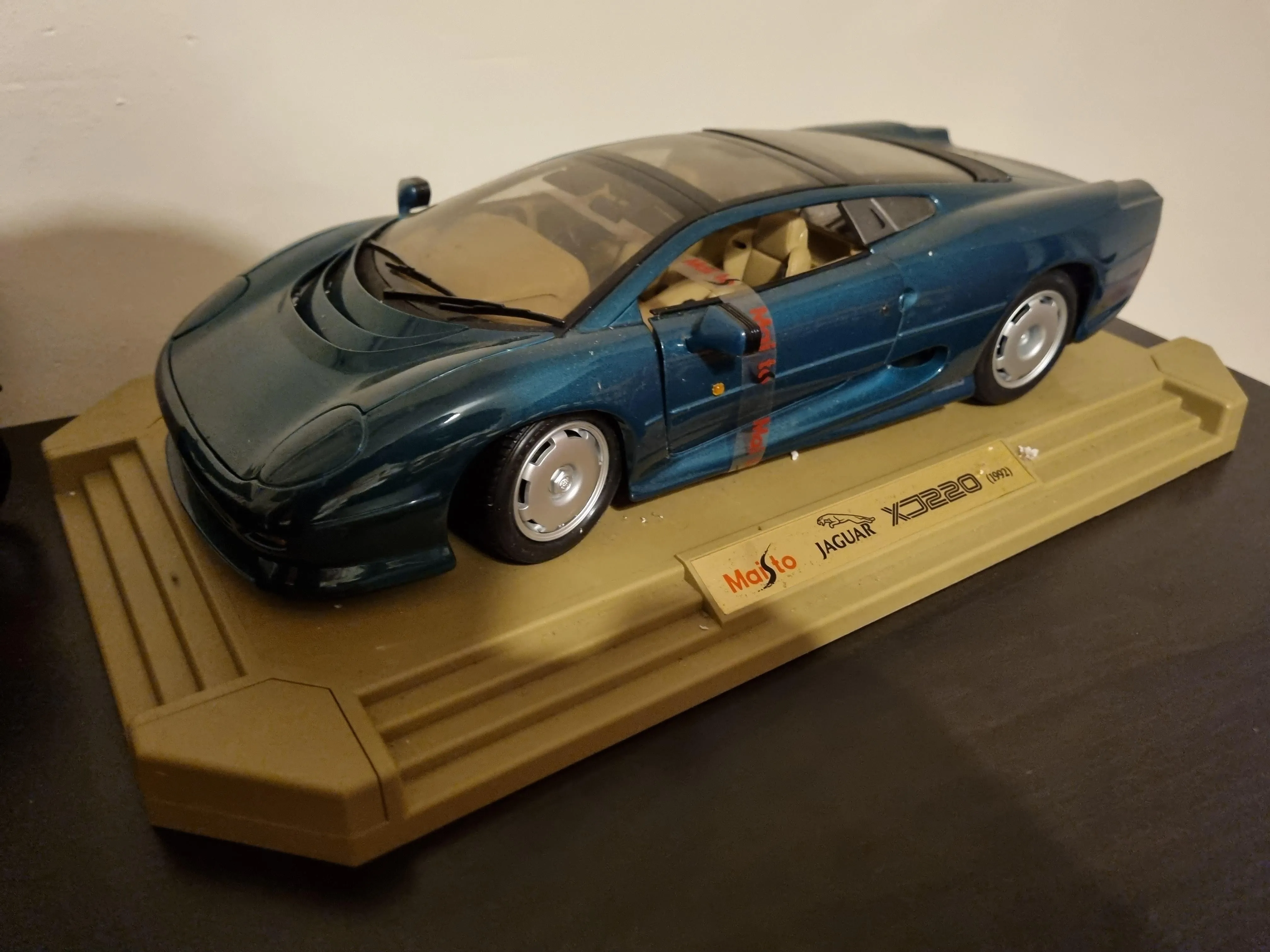 49453 xj220 diecast design