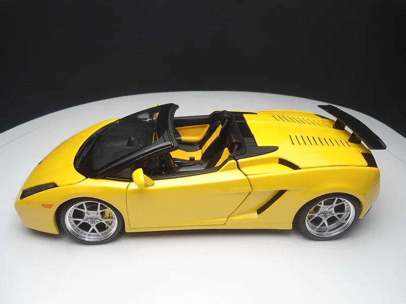 49454 bburago gallardo diecast paint finish