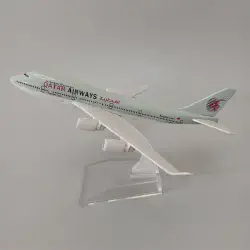 /img/49456-diecast-planes-display.webp