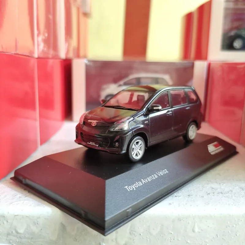 /img/49469-collecting-diecast-avanza.webp