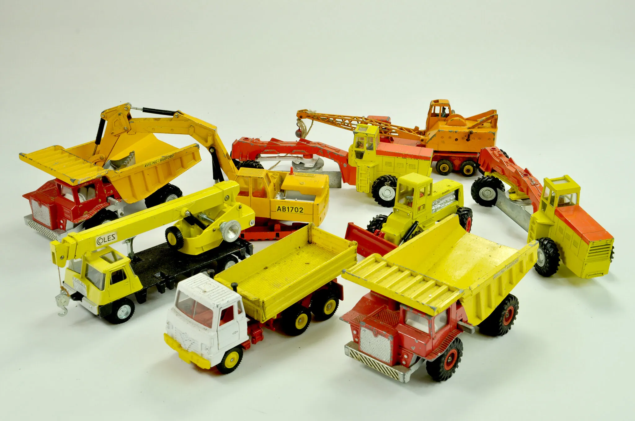 /img/49478-diecast-collection-display.webp