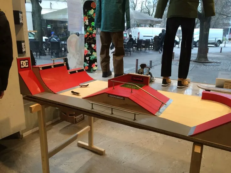 /img/49482-skatepark-diecast-packaging.webp