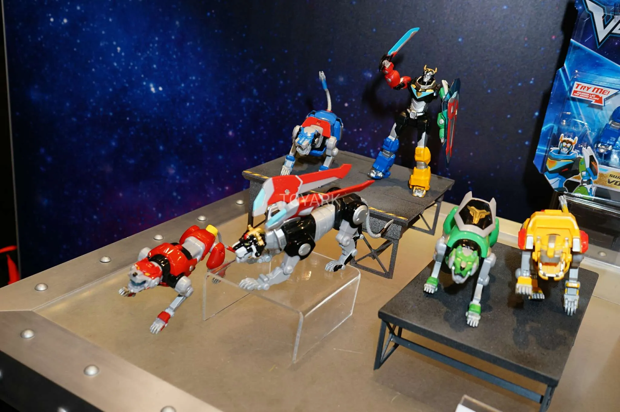 /img/49483-voltron-diecast-2017-collectors.webp