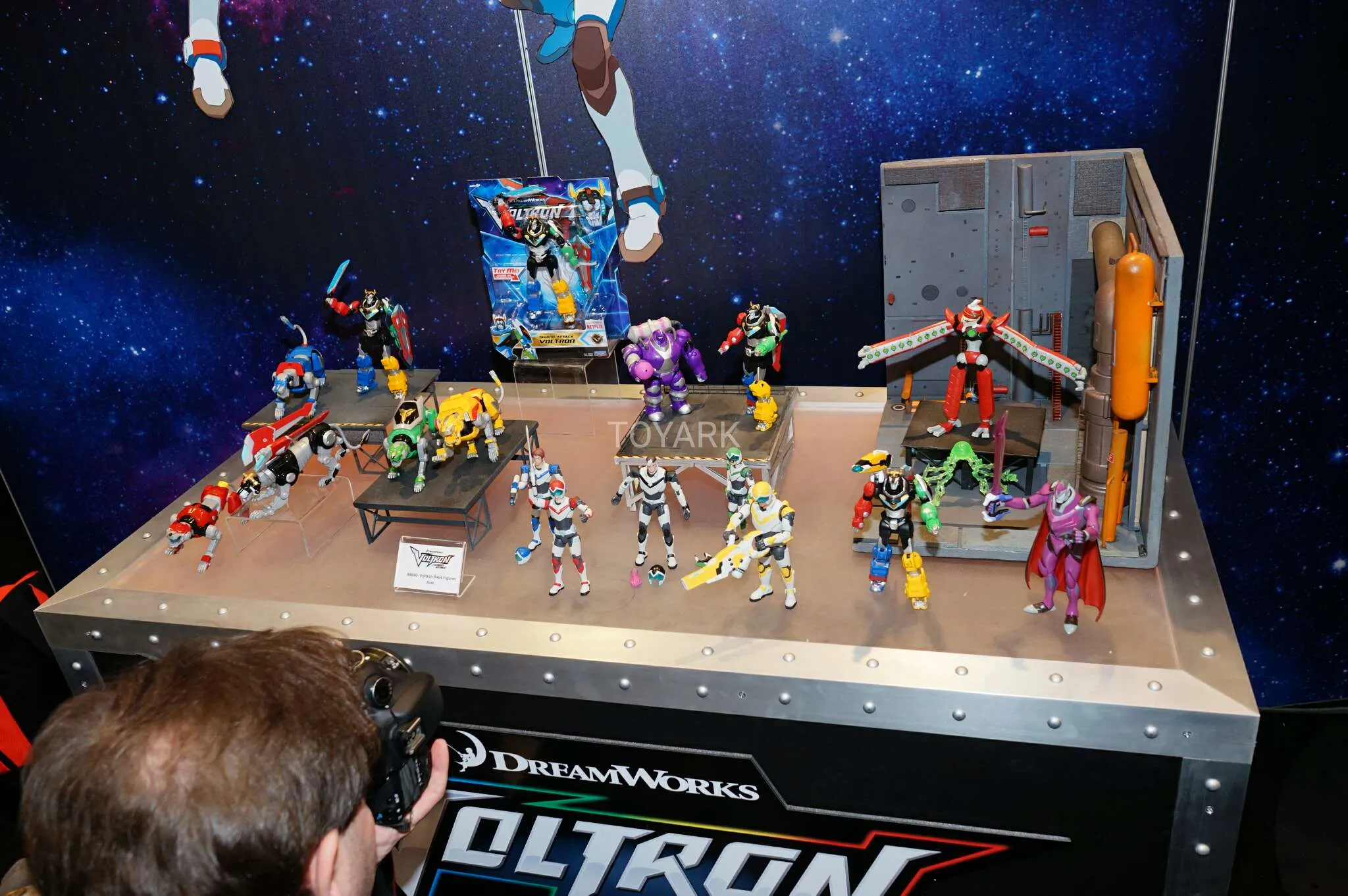 49483 voltron diecast 2017 pose