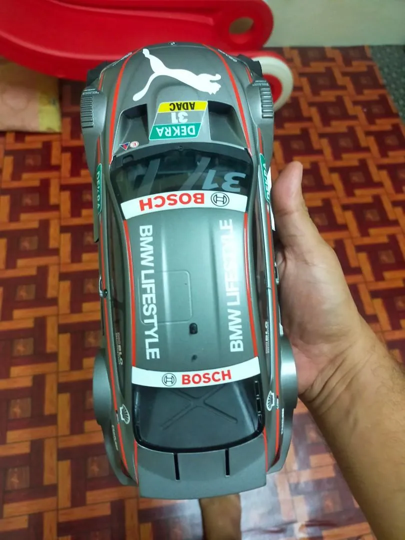 /img/49486-diecast-car-display.webp