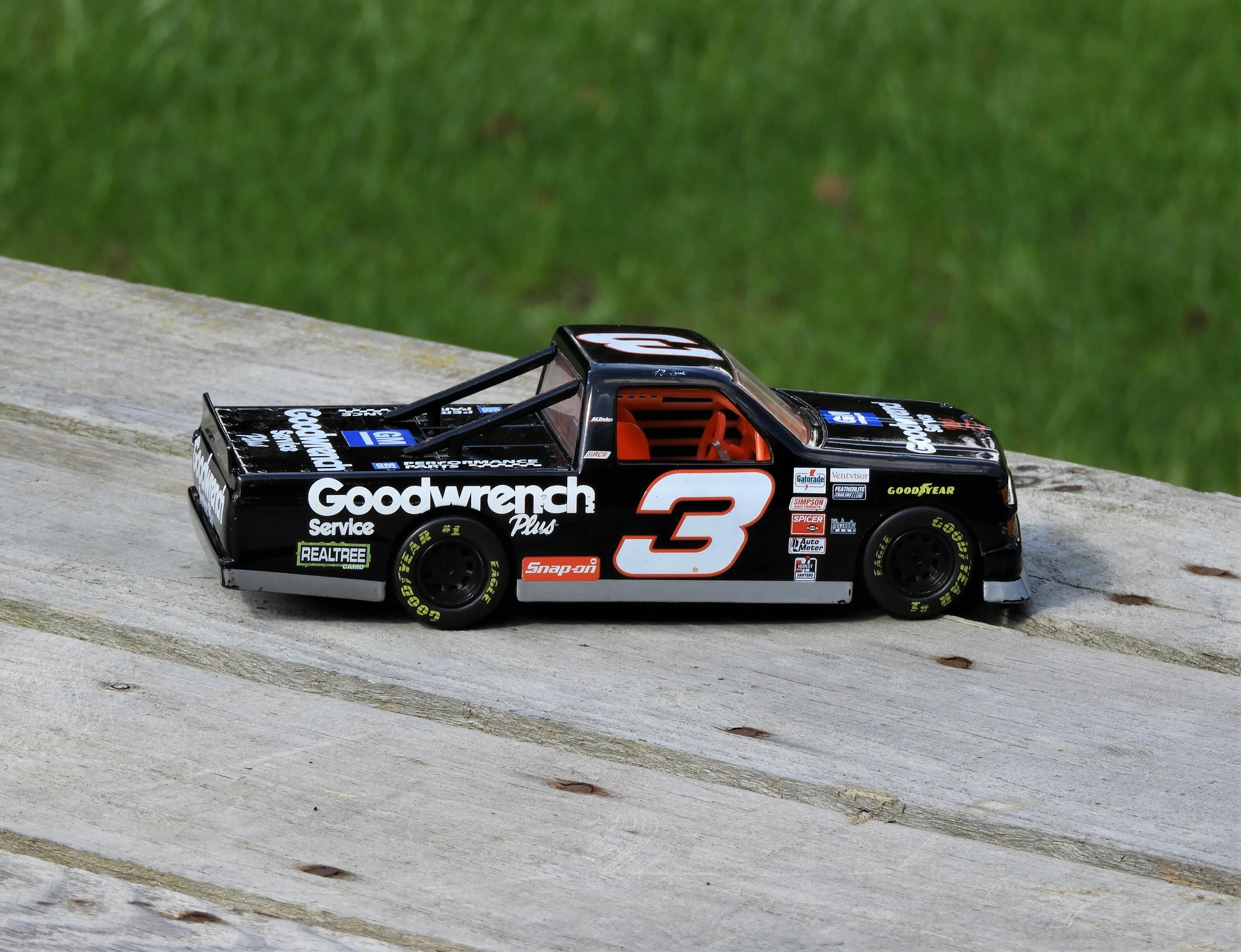 /img/49493-vintage-nascar-diecast-display.webp