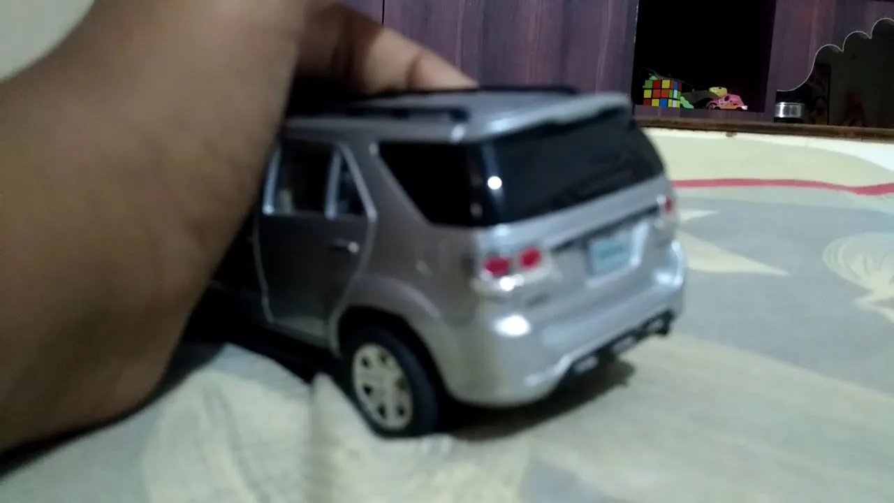 /img/49494-diecast-toyota-fortuner-gacor-3.webp