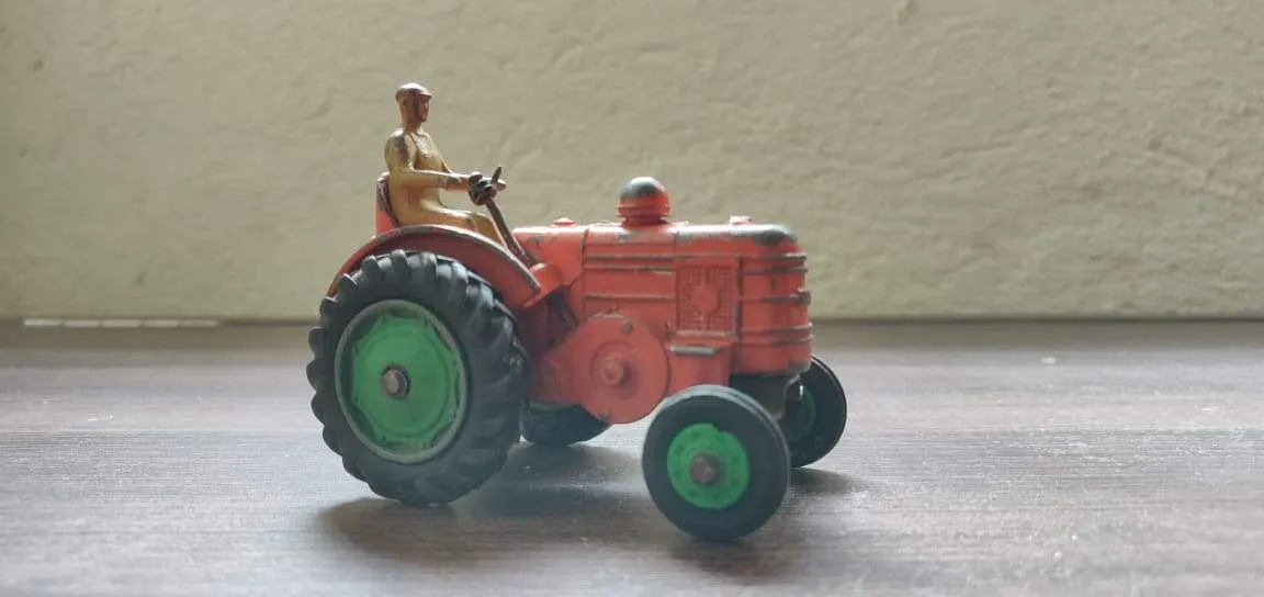 /img/49501-diecast-car-display.webp