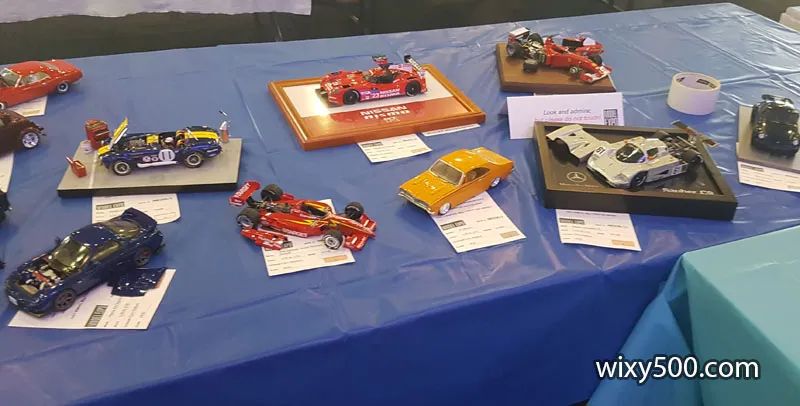 /img/49503-collectible-diecast-cars.webp