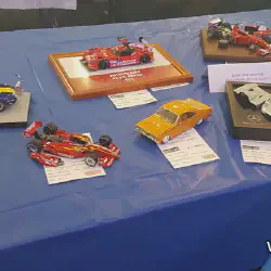 /img/49503-collectible-diecast-cars.webp