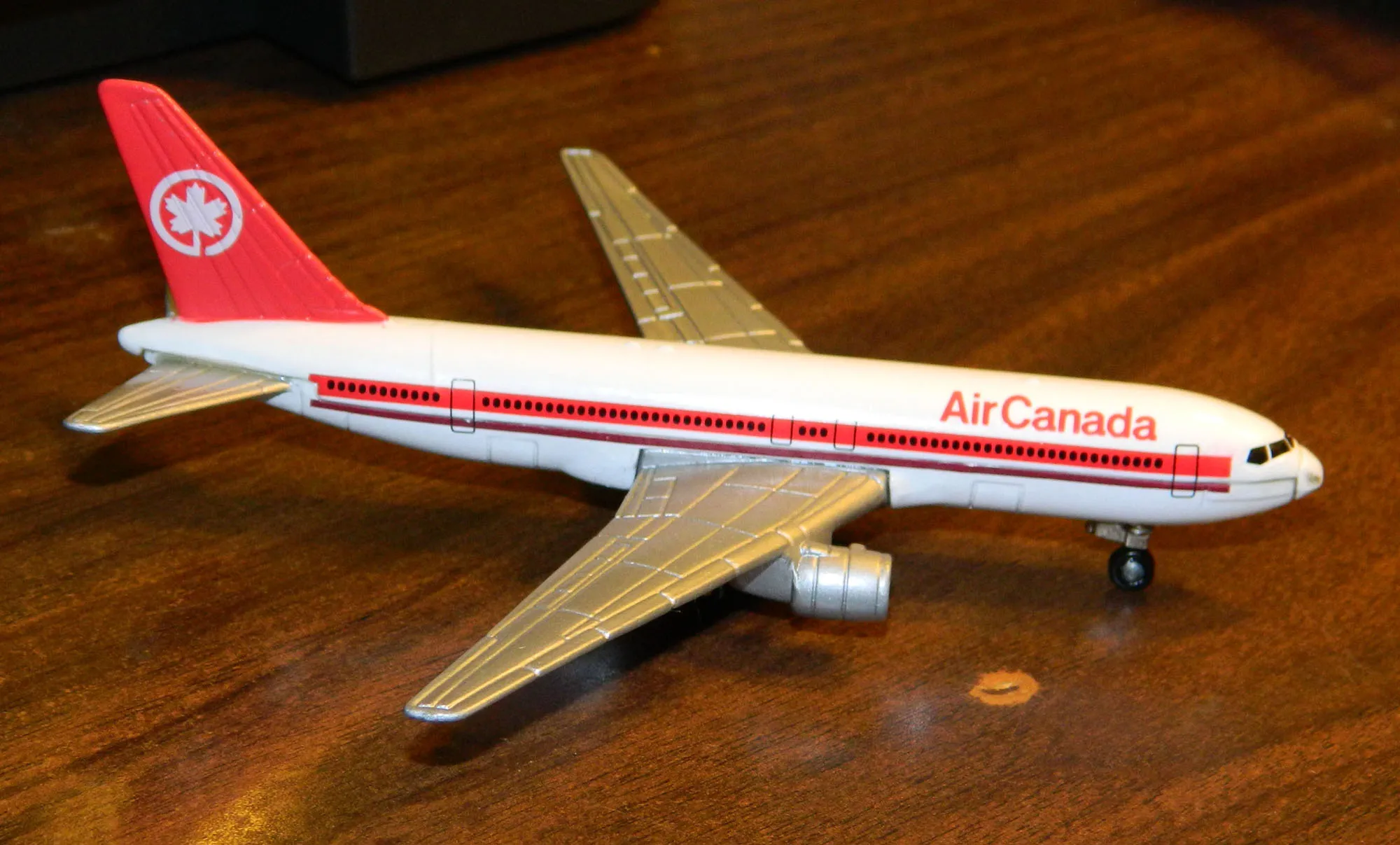 49521 diecast airplane budget