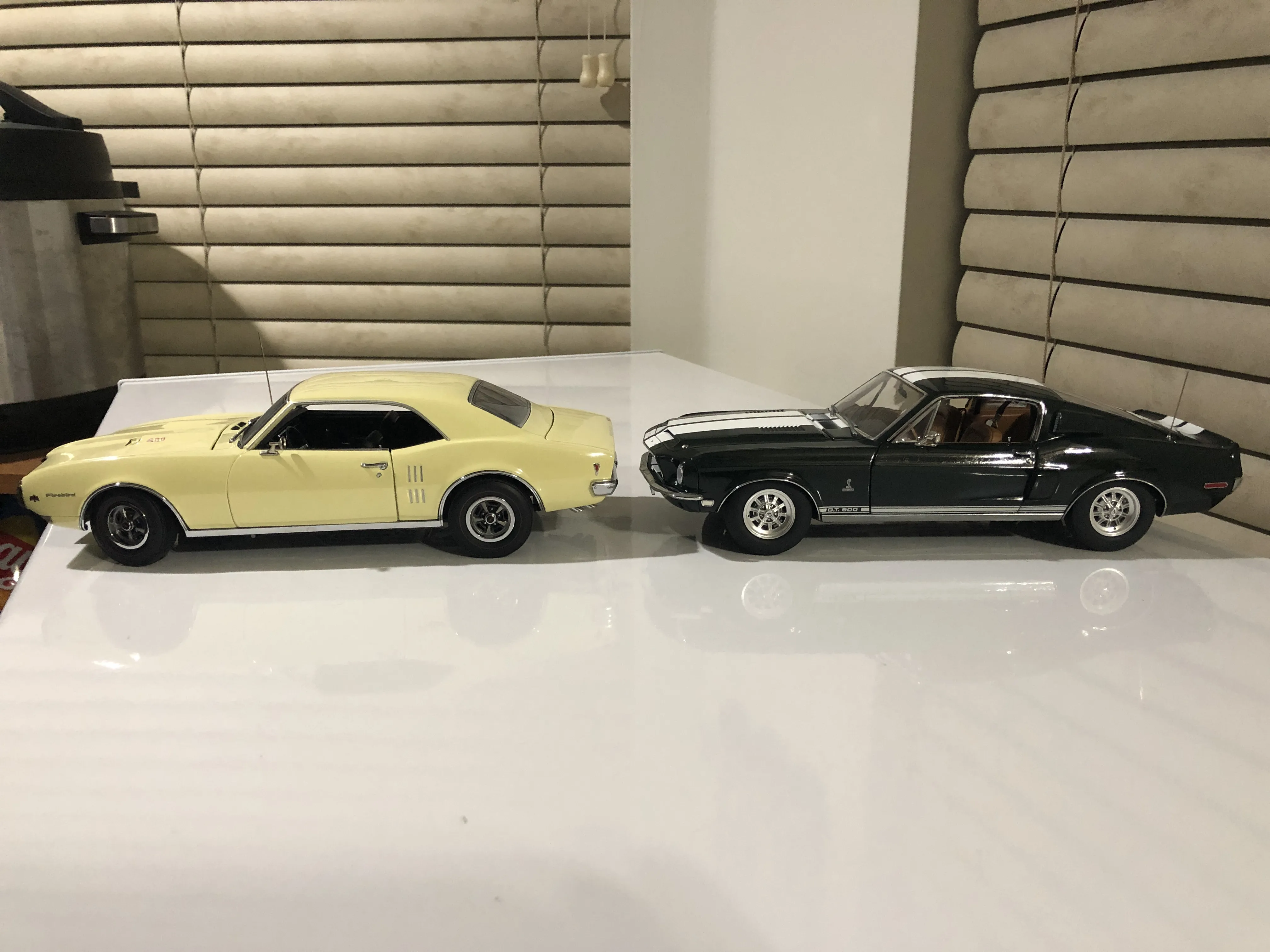 /img/49523-military-diecast.webp