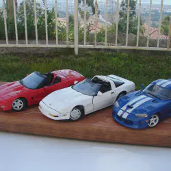 /img/49562-diecast-car-cleaning.webp