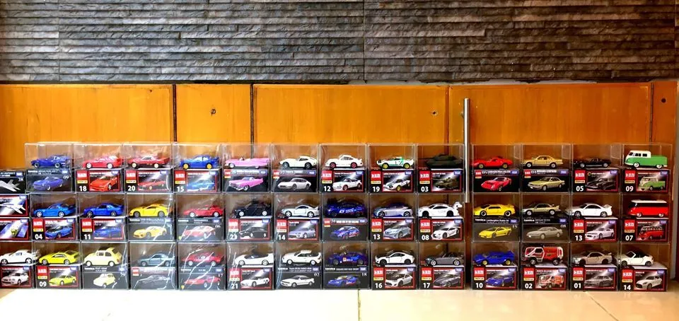 /img/49567-diecast-car-details.webp