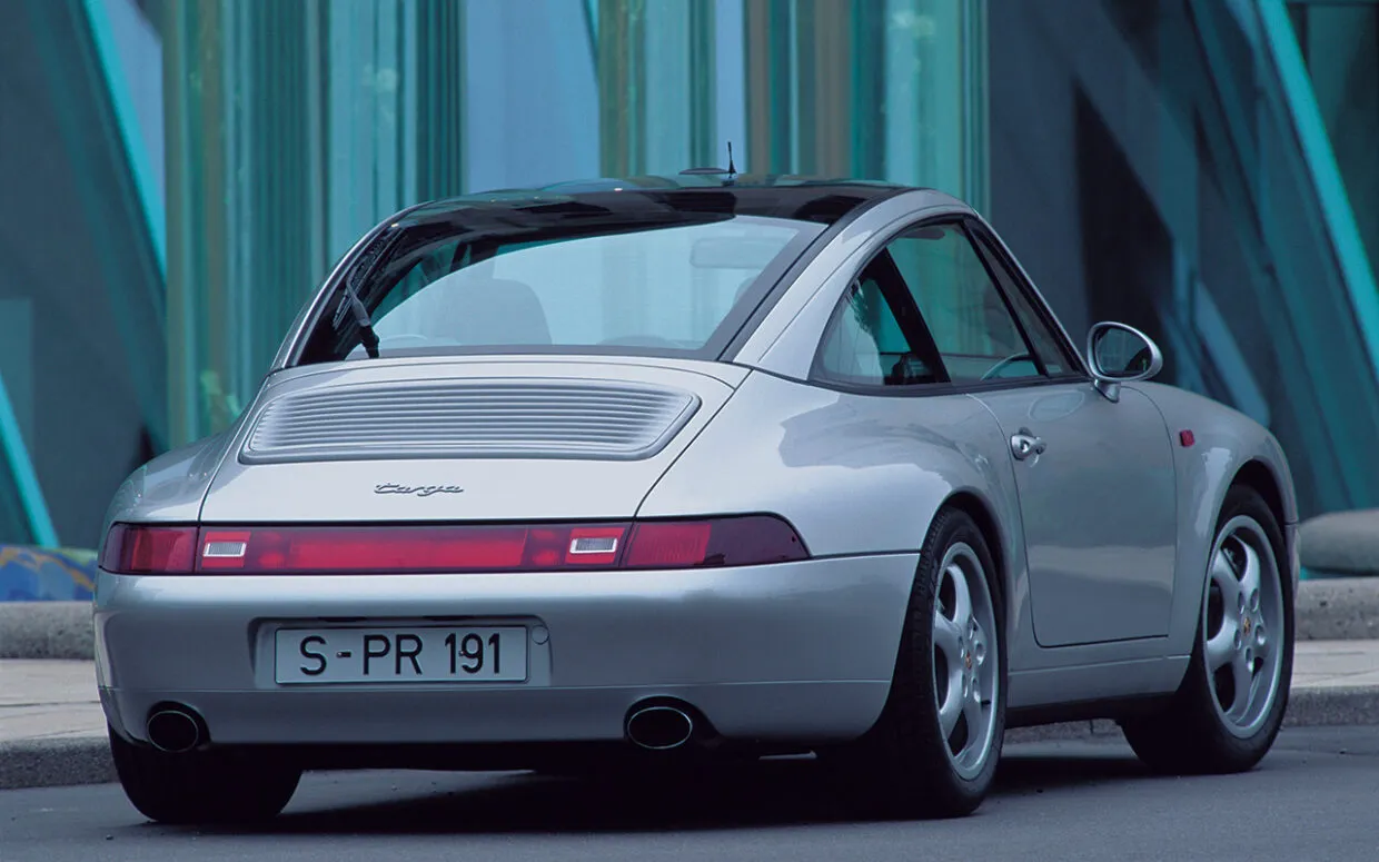 /img/49589-porsche-993-diecast-model-7.webp