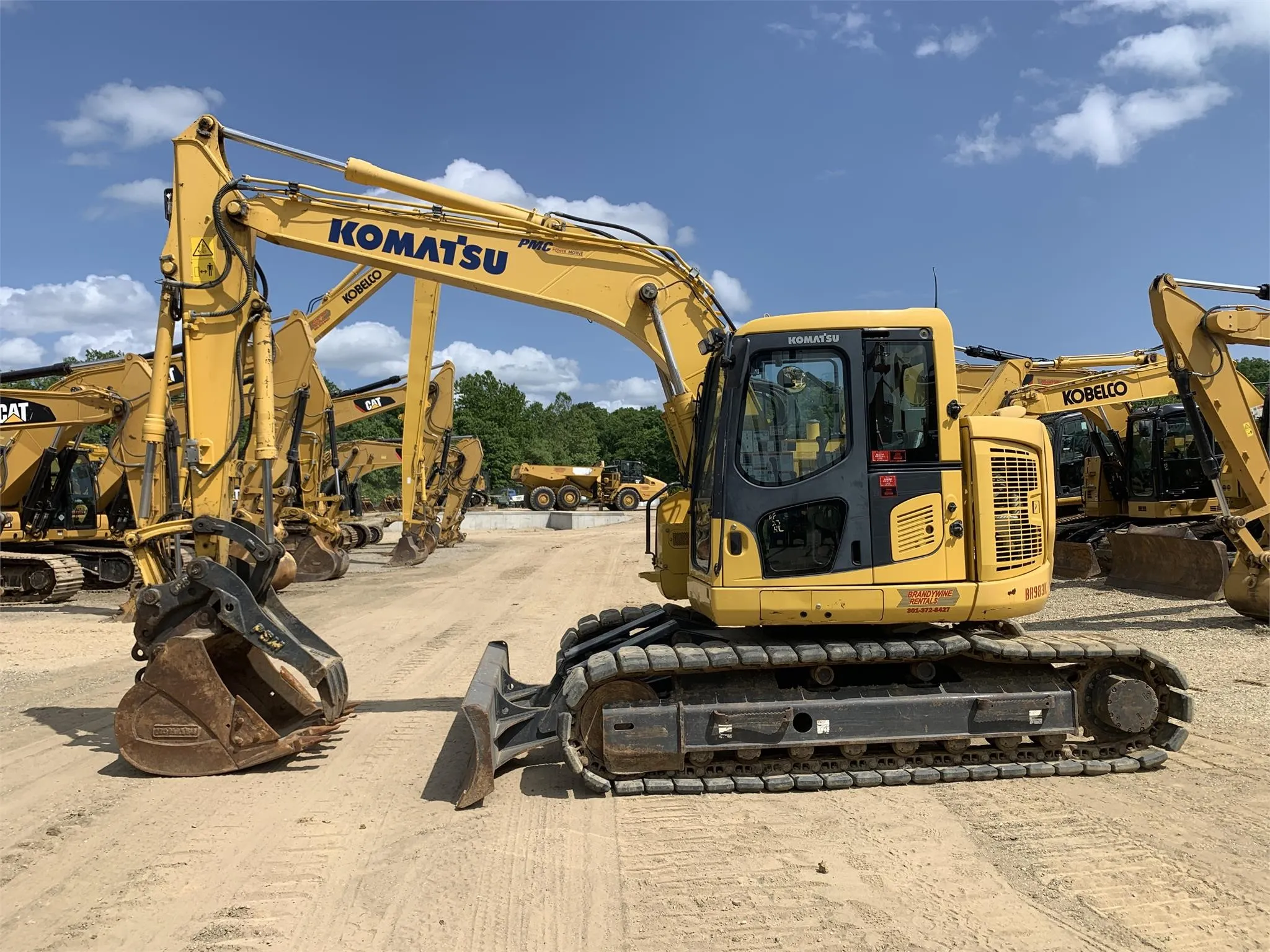 /img/49593-diecast-excavator-collection-display.webp