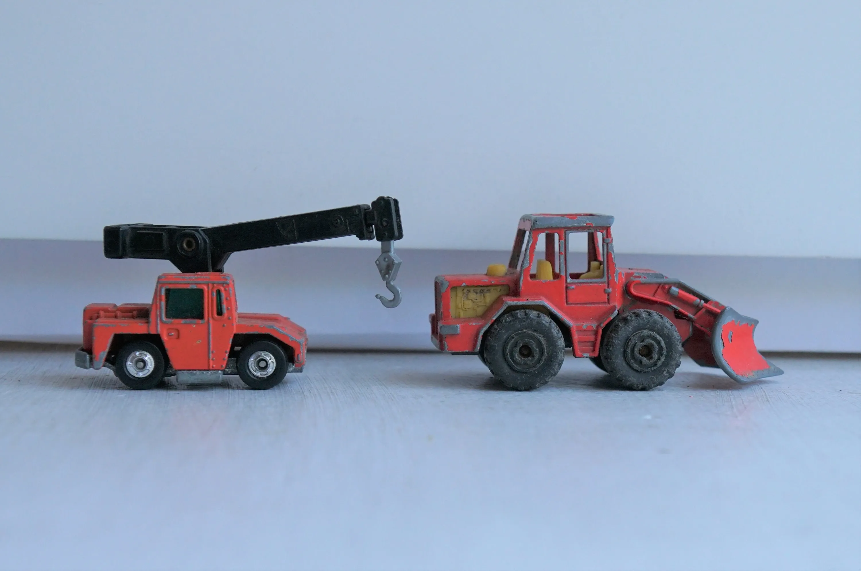 /img/49599-diecast-construction-toy-cleaning.webp