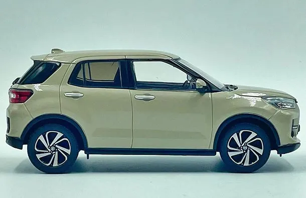 /img/49610-diecast-toyota-raize-display.webp