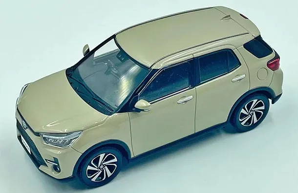 49610 diecast toyota raize model 4