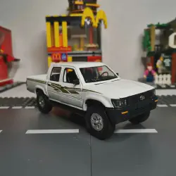 /img/49623-hilux-diecast-display.webp