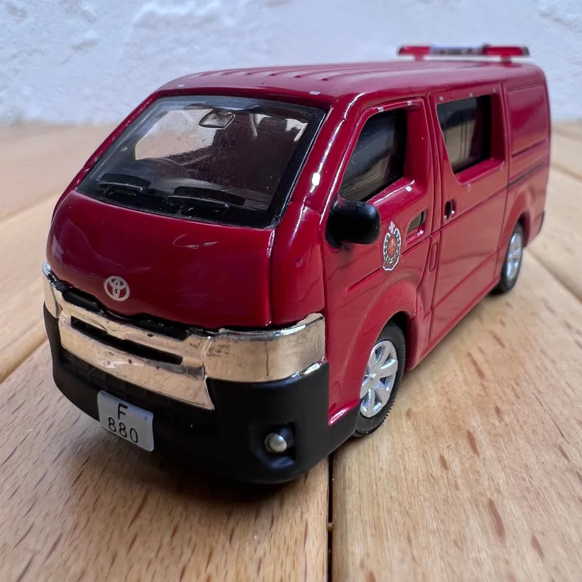 49624 toyota van diecast model3
