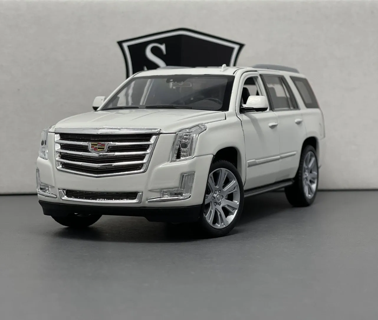 49627 escalade diecast model details