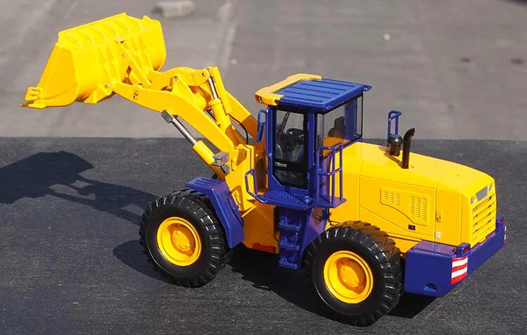 /img/49637-collecting-diecast-low-loader.webp