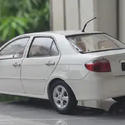 /img/49644-cleaning-diecast-cars.webp