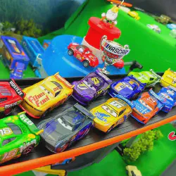 /img/49648-disney-cars-diecast-racing-techniques.webp