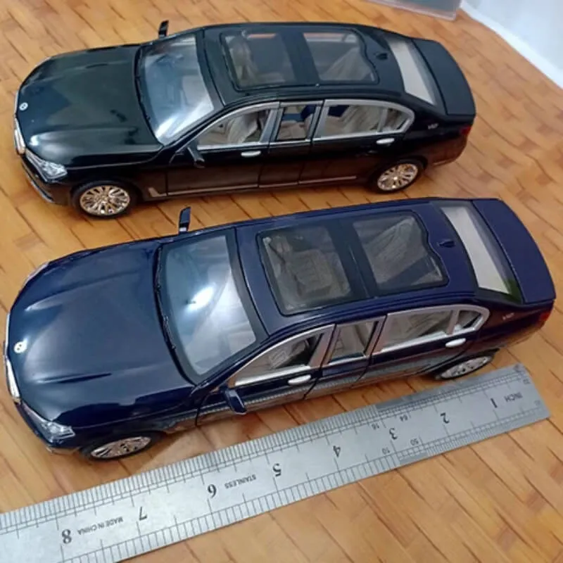 /img/49650-bmw-760li-diecast-model-collection.webp