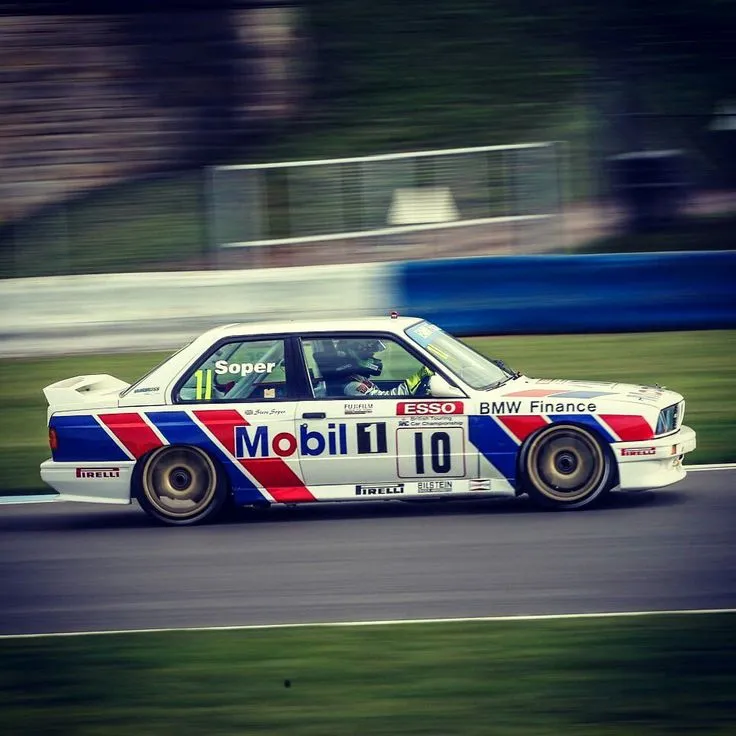 /img/49657-btcc-diecast-models-display.webp