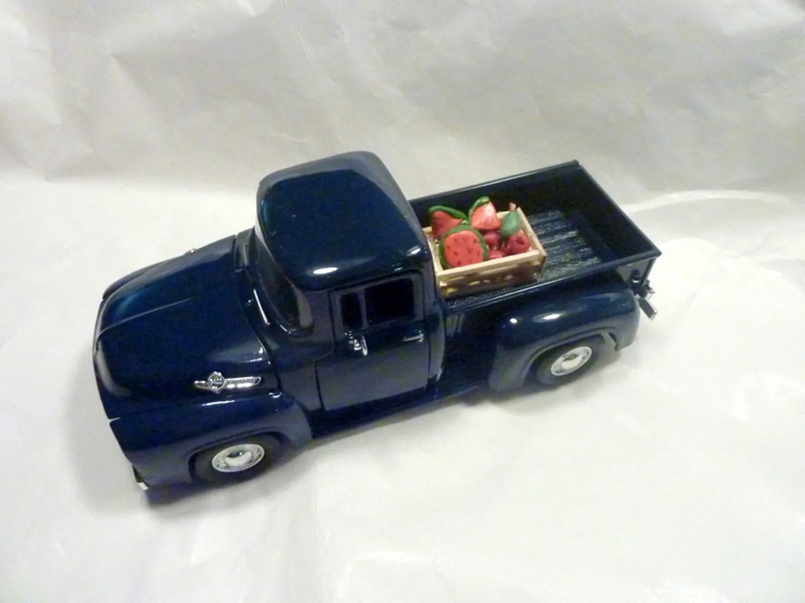 49661 diecast blue truck display
