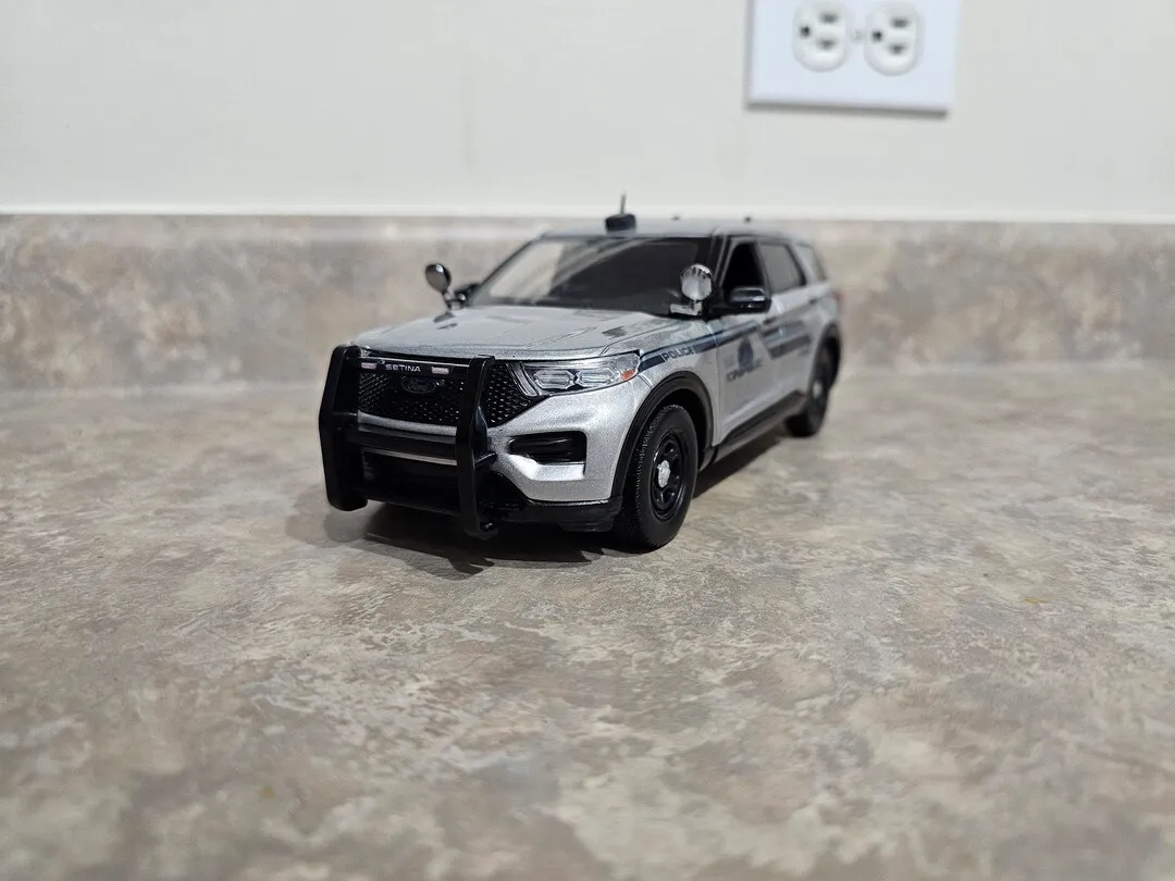 /img/49662-rcmp-diecast-car-storage.webp