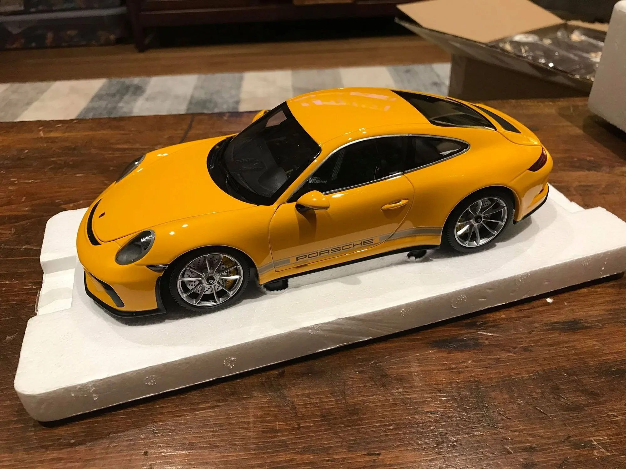 /img/49667-diecast-engine-display.webp