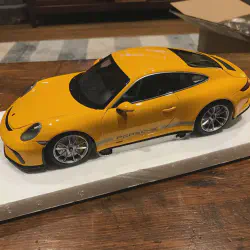 /img/49667-diecast-engine-display.webp