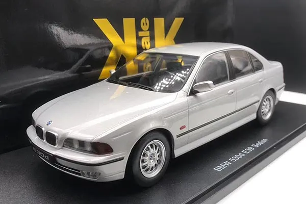/img/49676-bmw-530i-diecast-display.webp