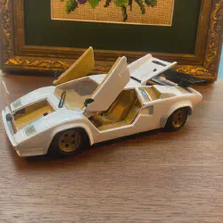 /img/49682-lamborghini-diecast-model-5.webp