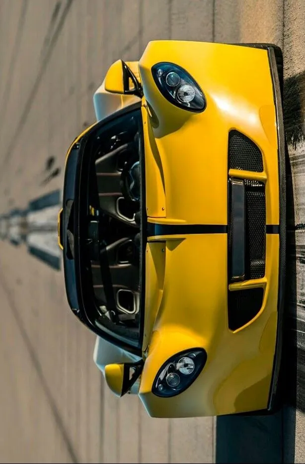 /img/49697-hennessey-venom-gt-diecast-model-7.webp