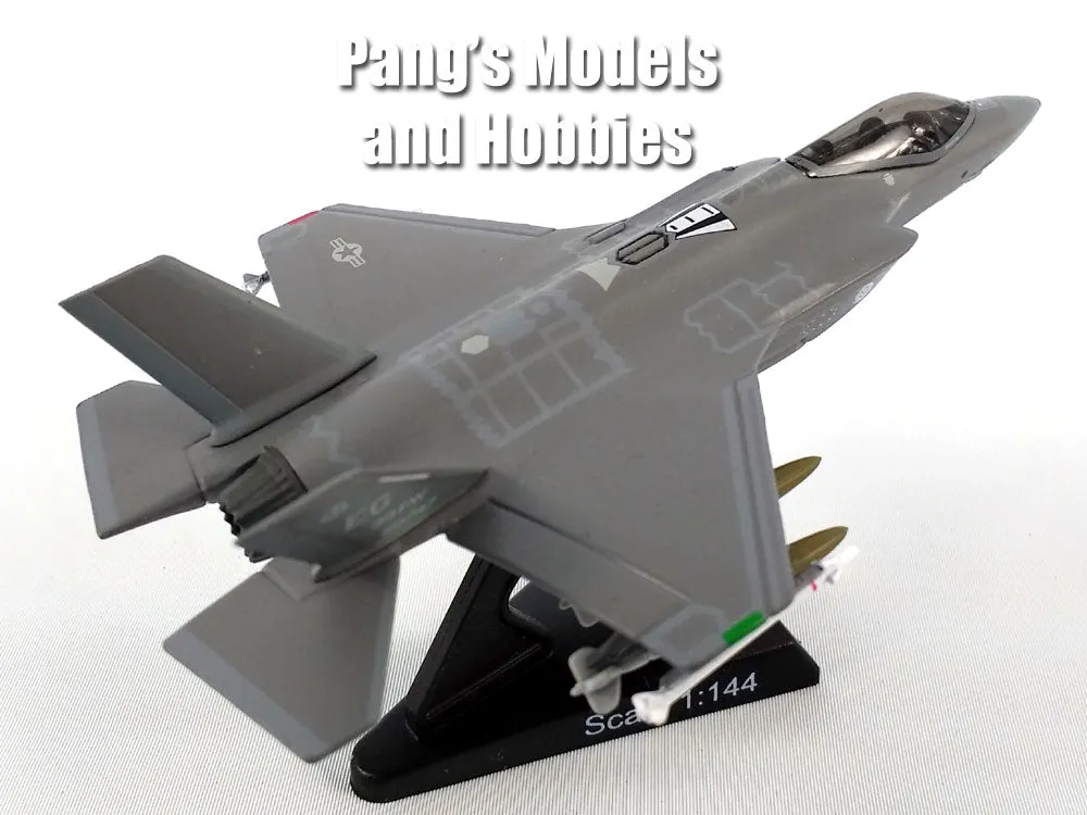 /img/49713-f35-diecast-model-packaging.webp