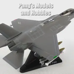/img/49713-f35-diecast-model-packaging.webp