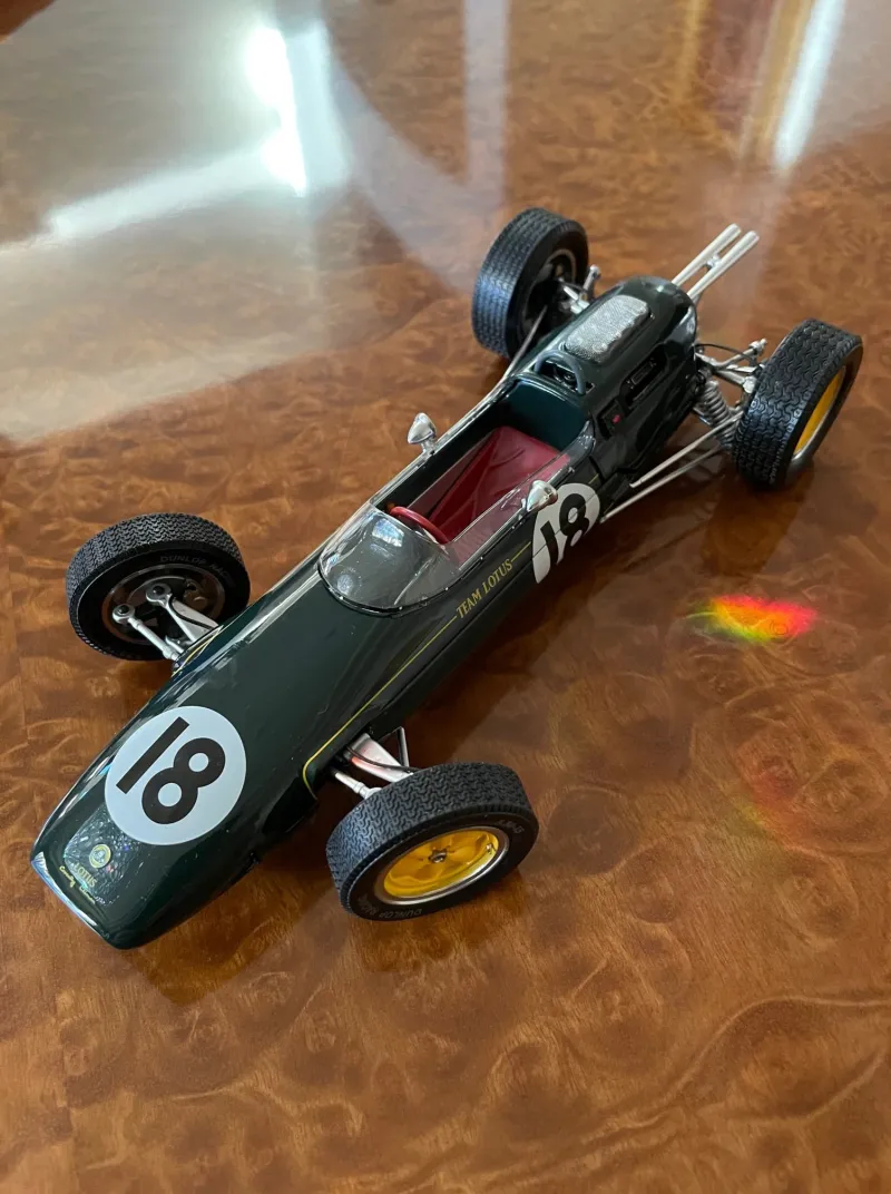 /img/49722-choosing-diecast-model.webp