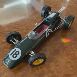 /img/49722-choosing-diecast-model.webp