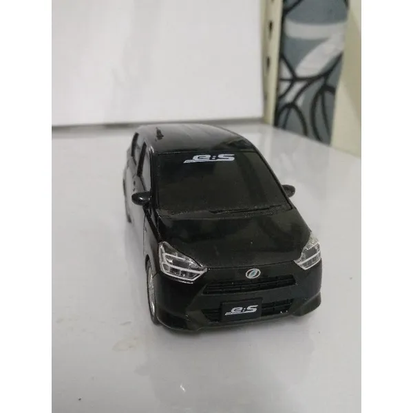 49727 perodua axia diecast detailing