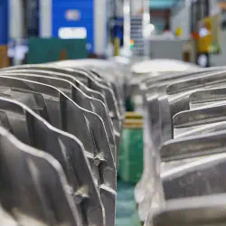 /img/49731-aluminum-diecast-company-team.webp