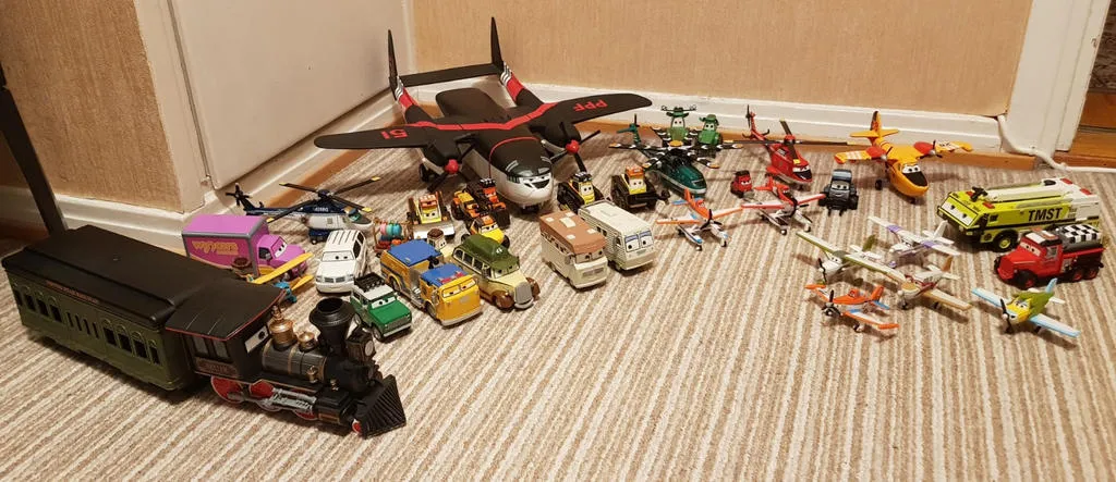 /img/49745-planes-diecast-display.webp